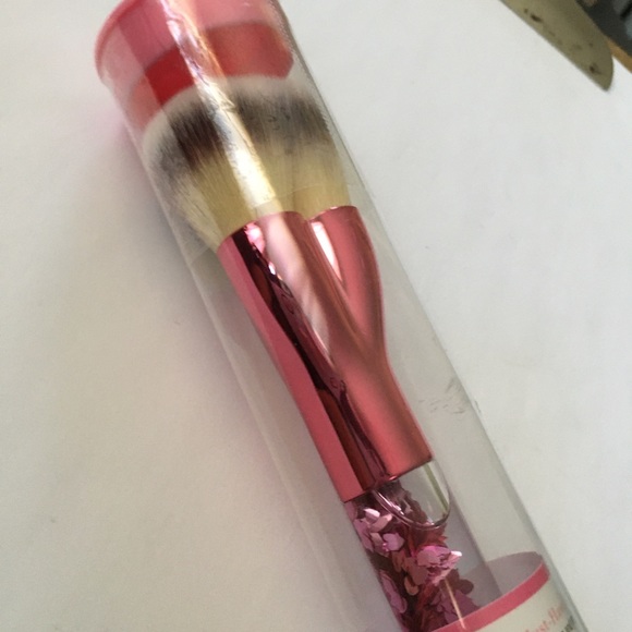 it cosmetics Makeup It Cosmetics Love Is The Foundation Brush 220